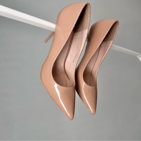 ✖️sold✖️Nude Patent Leather Pumps - Picture 5 of 13